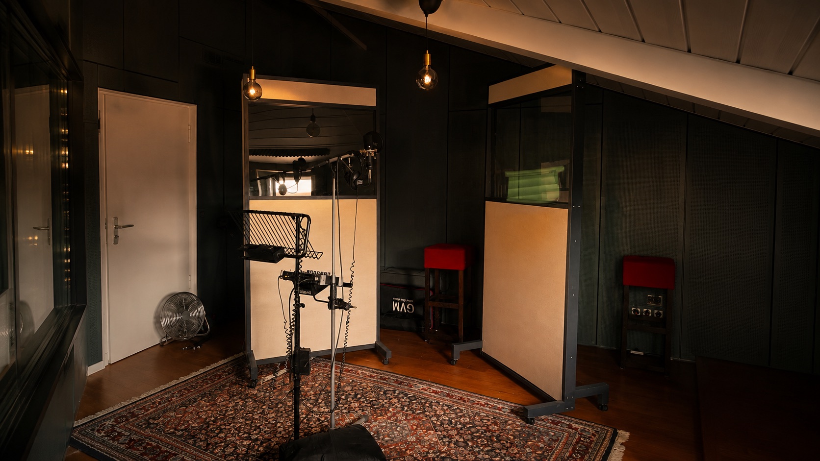 Recording room with microphones in the MOSAIC studio